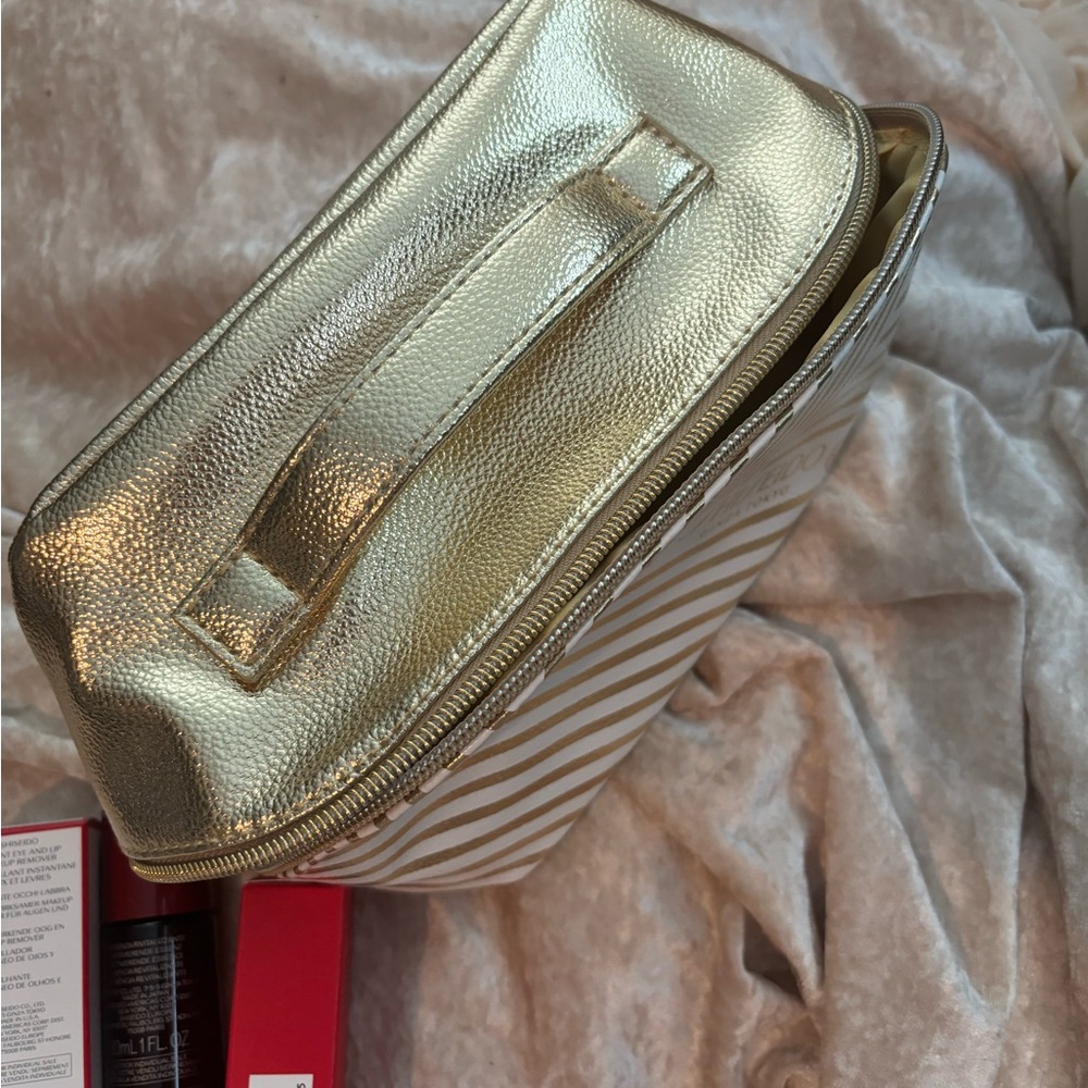 Shiseido Red and White Skincare Set with Gold Accents - Picture 5 of 6